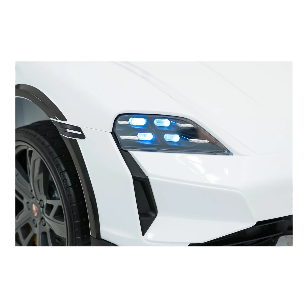 Otroški električni avto Porsche Taycan Turbo S