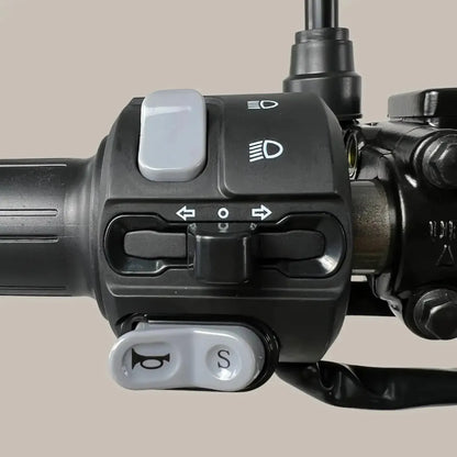 Close-up shot of the handlebars on the Electric Motorcycle Felo Fw 06.