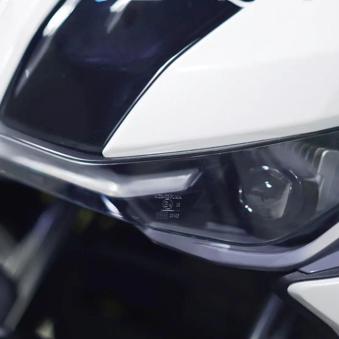 Close-up shot of the elegant headlight and design details of the Felo Fw 06 Electric motorcycle.