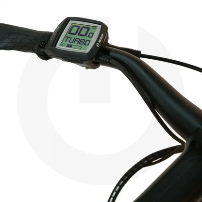 The product in the picture is an electric bike from the brand Malaguti, model Bolonina. The image shows part of the handlebars, where a digital display is mounted, showing speed and riding mode (Turbo). The display is designed for easy use and allows monitoring of key information while riding.