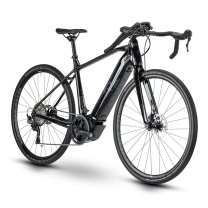 The product shown is an electric bike, brand Raymon, model GravelRay E-7.0. The bike has a sporty design with narrow wheels, making it suitable for gravel and road riding. Hydraulic disc brakes and an electric motor are also visible, indicating its performance and comfort during rides. The color combination is elegant, predominantly black with lighter details.