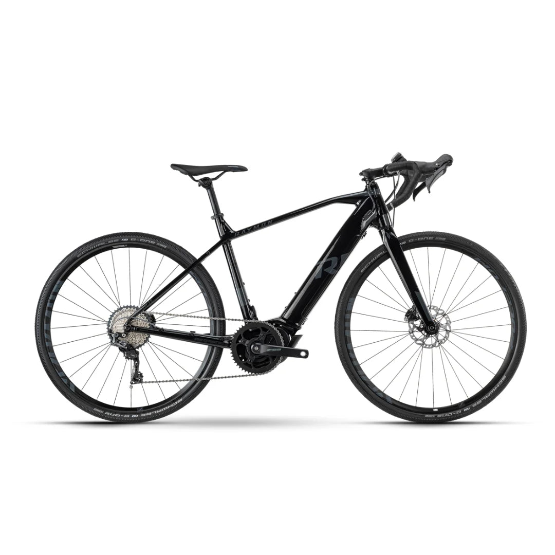 The product is an Electric Bike, brand Raymon, model GravelRay E 7.0. The image shows a sleek black bike with an aerodynamic design, equipped with a disc brake system and wide tires, enabling riding on various terrains. The bike features sporty handlebars and a modern gear system, indicating its performance and comfort during rides.
