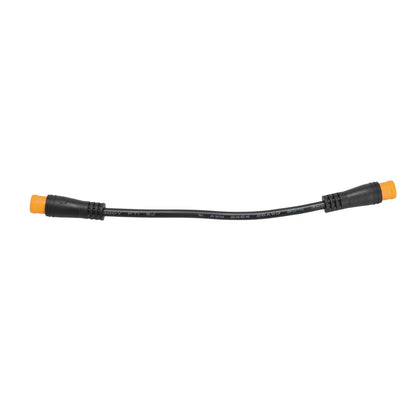 Kabel v vodoravni legi z vidno oznako AWM 2464 26AWG 80C 300V na plašču