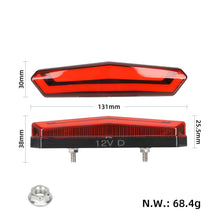 Dimenzije zadnje luči 131x30x38 mm z oznako 12V D in prikazom teže za KuKirin G2